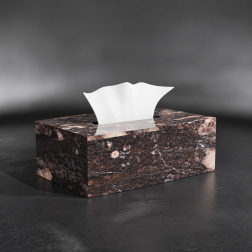 Kuros Violet – Collection Violet Précieux
Un marbre original et sophistiqué pour une décoration pleine de caractère.